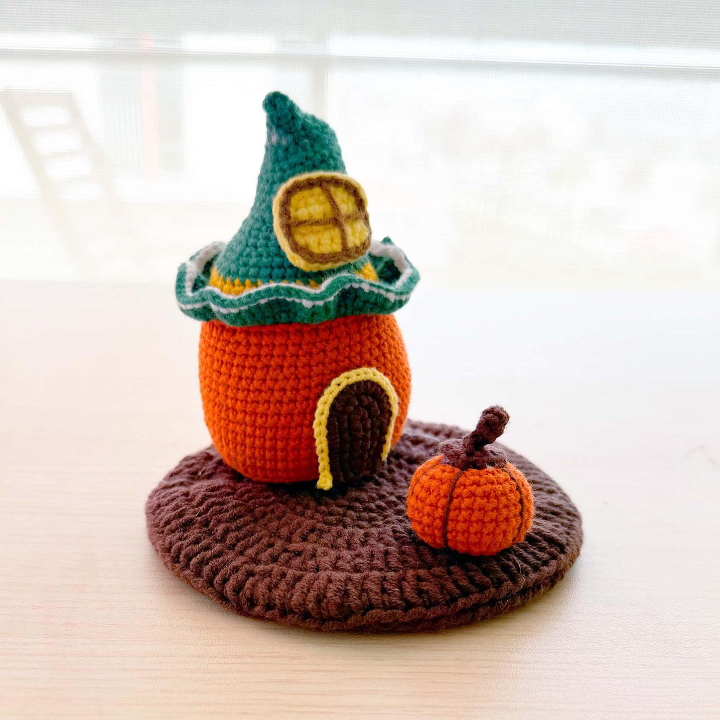Handmade Crochet Pumpkin Phone Holder | Halloween Decor | Cute Yarn Stand | Fall Desk Accessory | Crochet Gift Idea | Autumn Home Decor