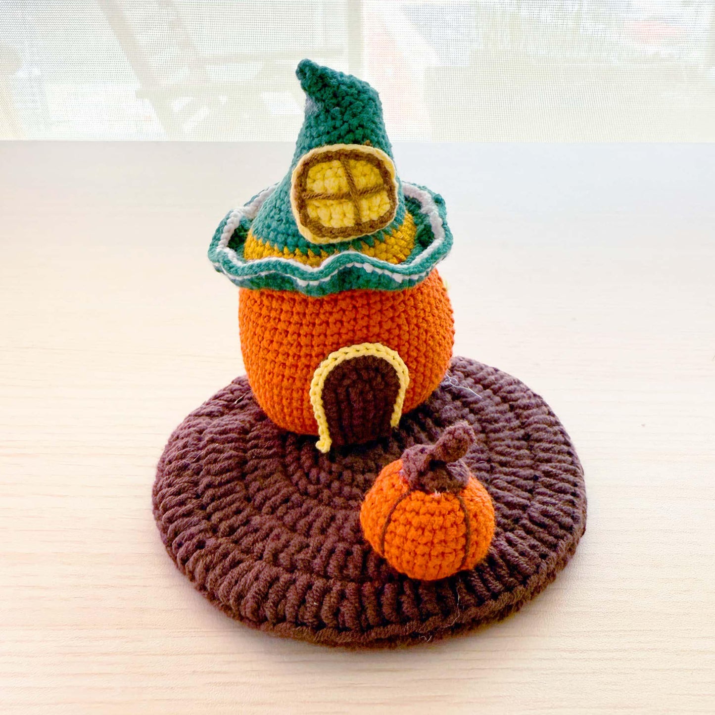 Handmade Crochet Pumpkin Phone Holder | Halloween Decor | Cute Yarn Stand | Fall Desk Accessory | Crochet Gift Idea | Autumn Home Decor
