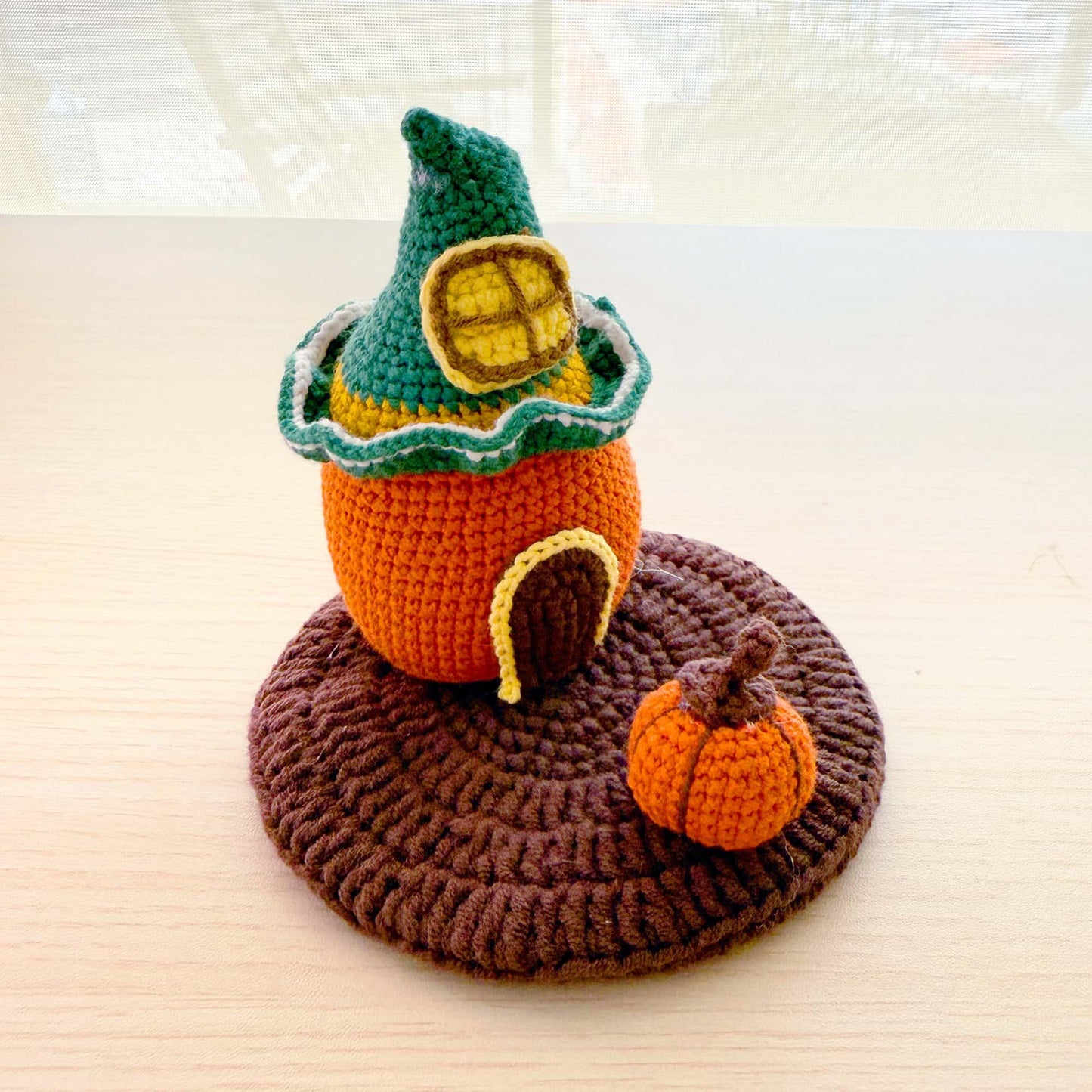 Handmade Crochet Pumpkin Phone Holder | Halloween Decor | Cute Yarn Stand | Fall Desk Accessory | Crochet Gift Idea | Autumn Home Decor