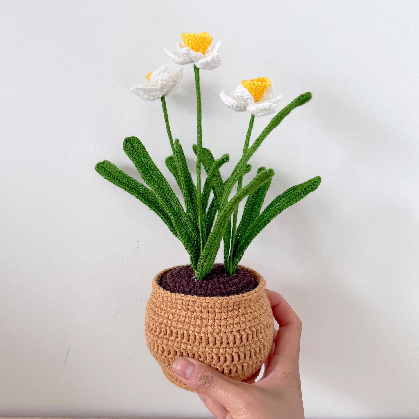 Handmade Crochet Daffodil Pot | Spring Flower Decor | Yellow and White Floral Plush | Fiber Art Plant | Mother’s Day Gift