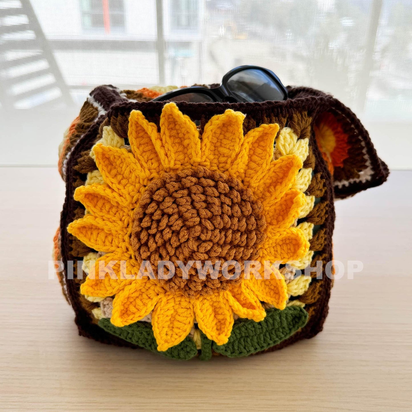 Crochet Sunflower Granny Square Shoulder Bag: Handmade Yarn Purse