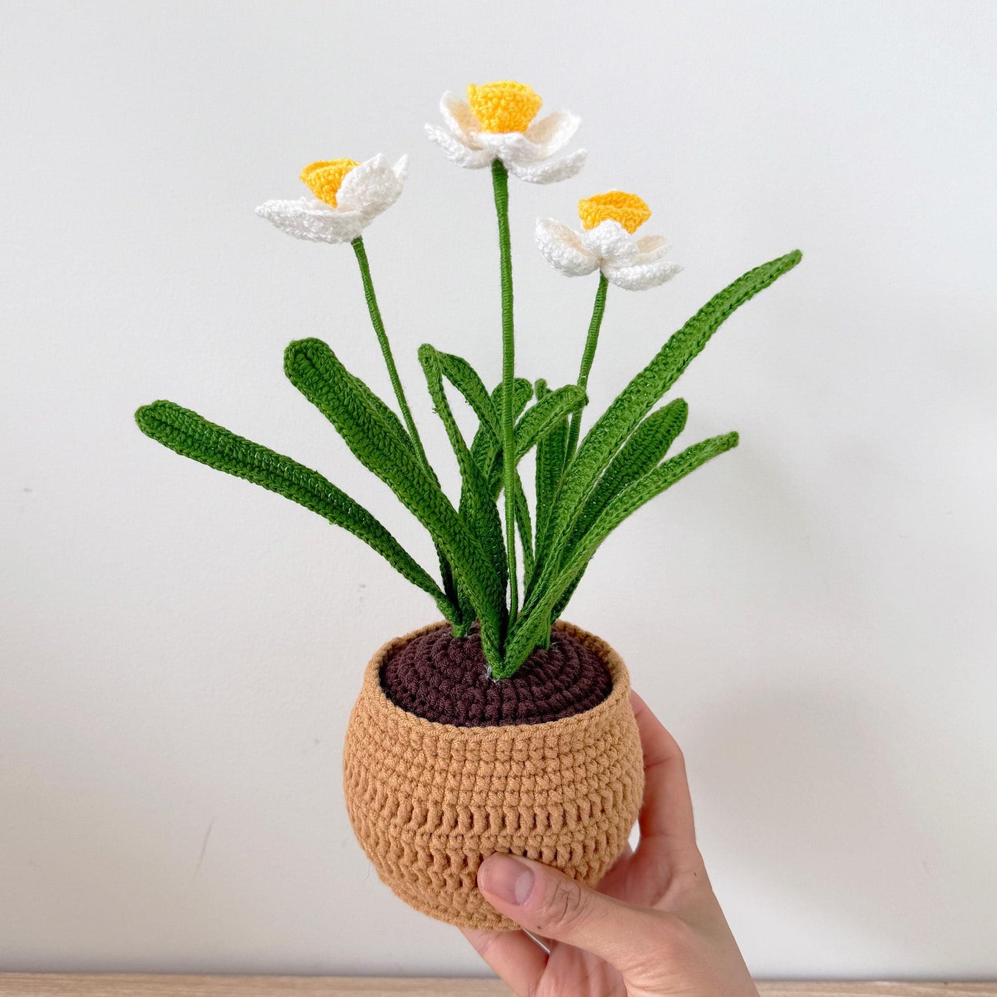 Handmade Crochet Daffodil Pot | Spring Flower Decor | Yellow and White Floral Plush | Fiber Art Plant | Mother’s Day Gift