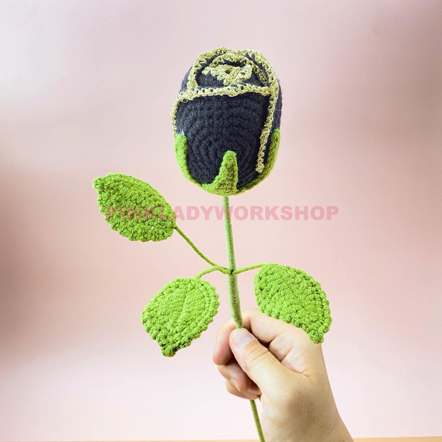 Handmade Crochet Black Rose Bouquet(no vase) | Gold-Edged Flowers | Valentine’s Day Gift | Gothic Floral Decor | Yarn Roses | Unique Gift
