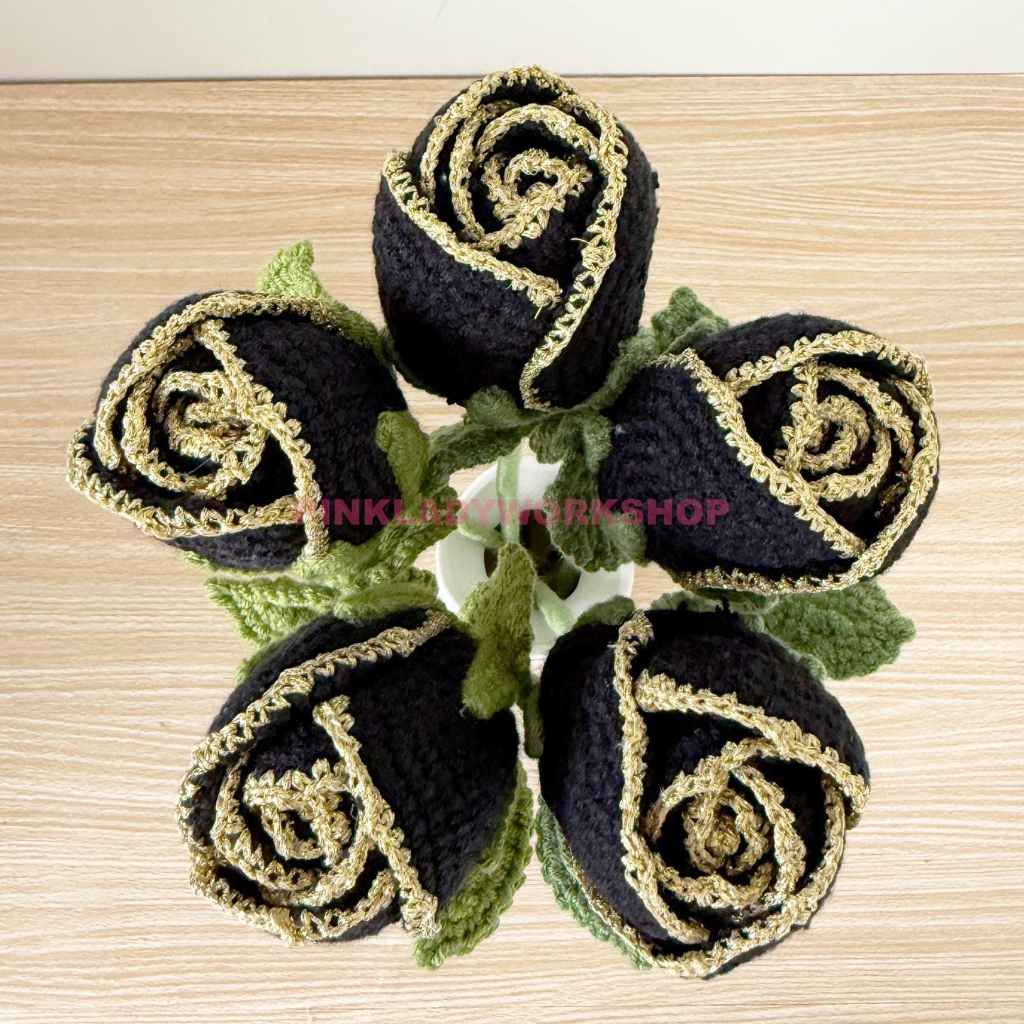 Handmade Crochet Black Rose Bouquet(no vase) | Gold-Edged Flowers | Valentine’s Day Gift | Gothic Floral Decor | Yarn Roses | Unique Gift