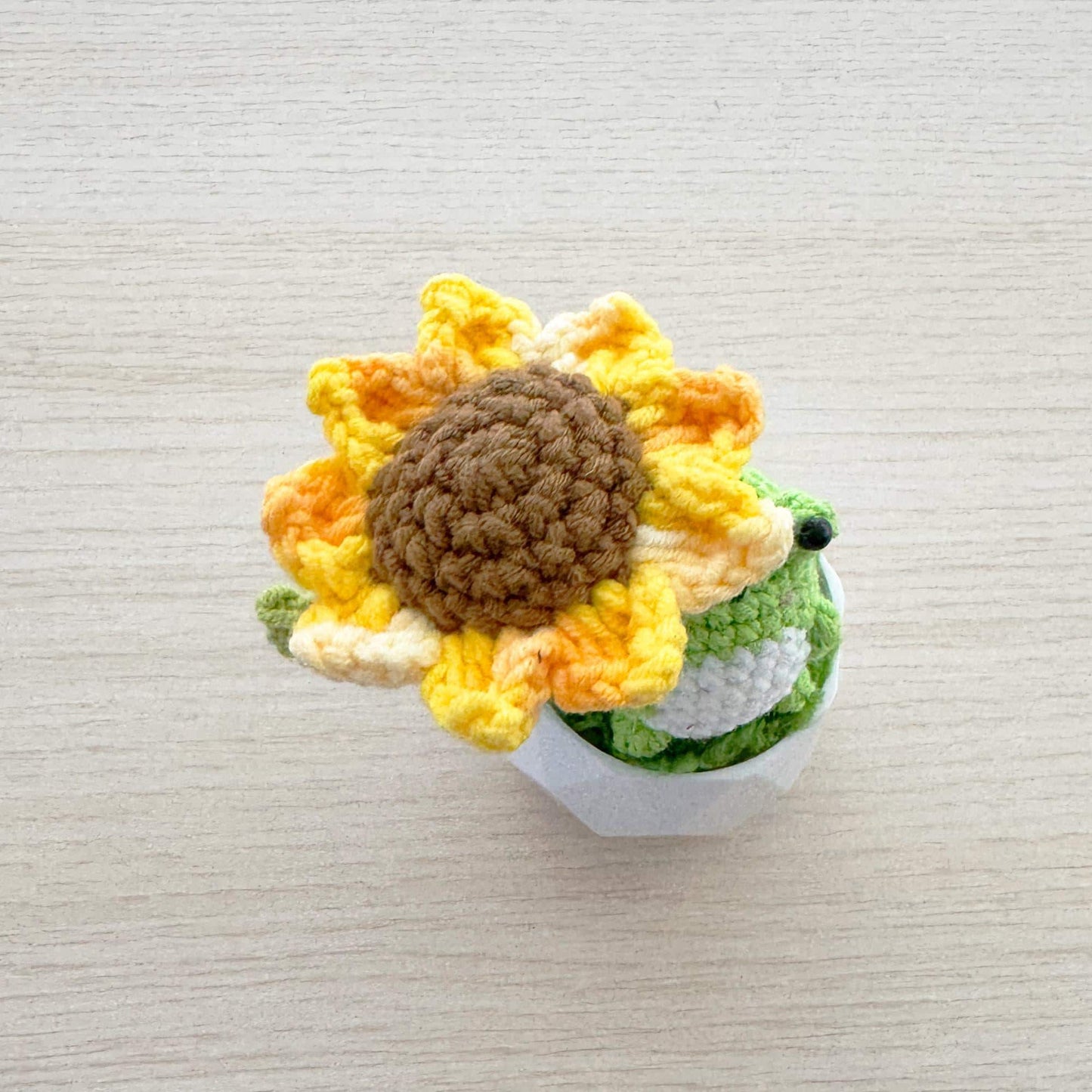Handmade Crochet Frog and Bee Holding Sunflower Umbrella | Green | Cute Amigurumi Plant | Whimsical Decor | Gift Teacher Student Birthday