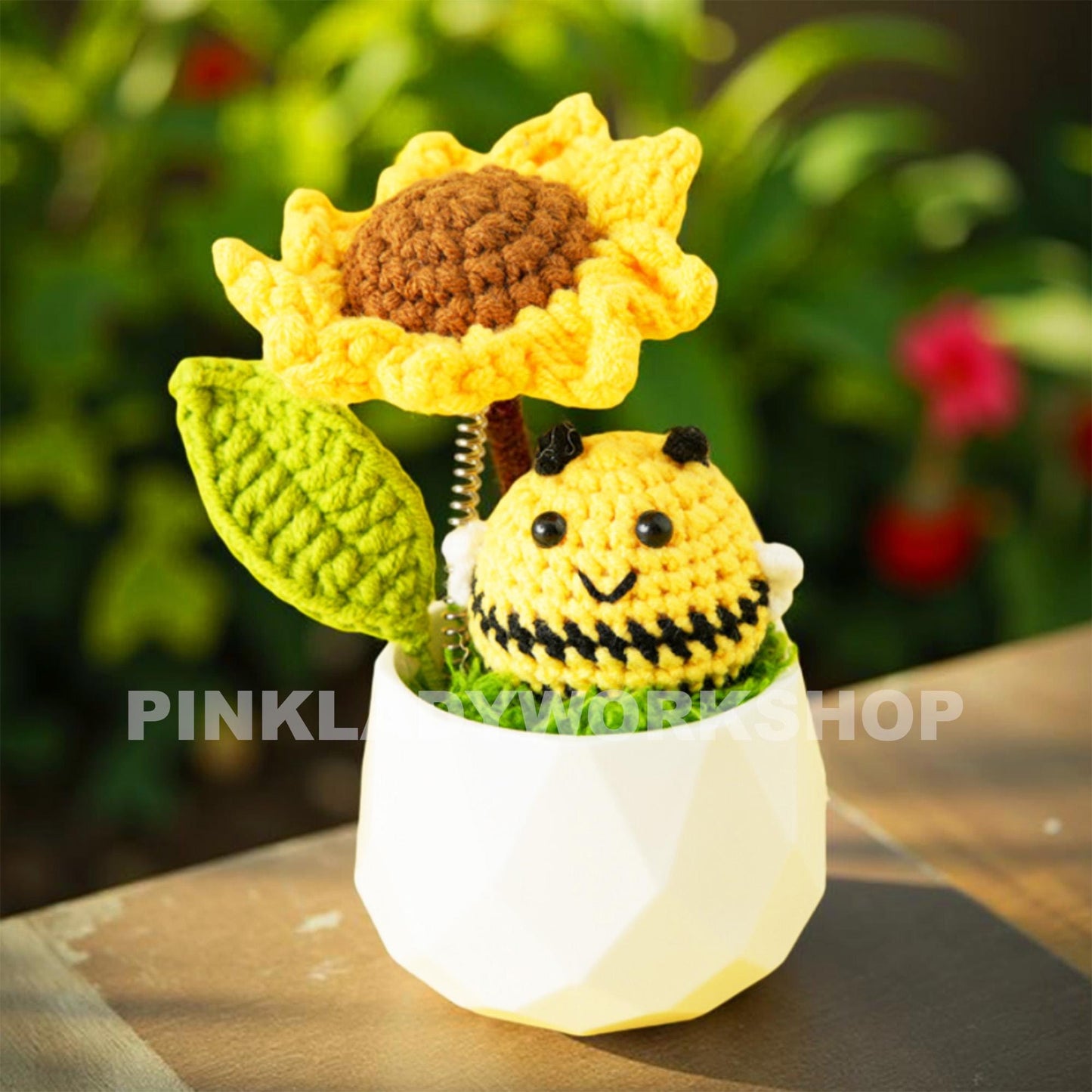 Crochet Frog and Bee Amigurumi: Sunflower Umbrella, Whimsical Decor