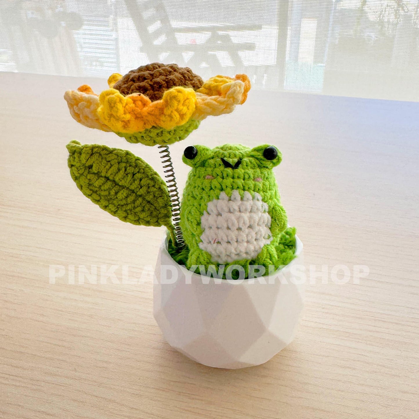Crochet Frog and Bee Amigurumi: Sunflower Umbrella, Whimsical Decor