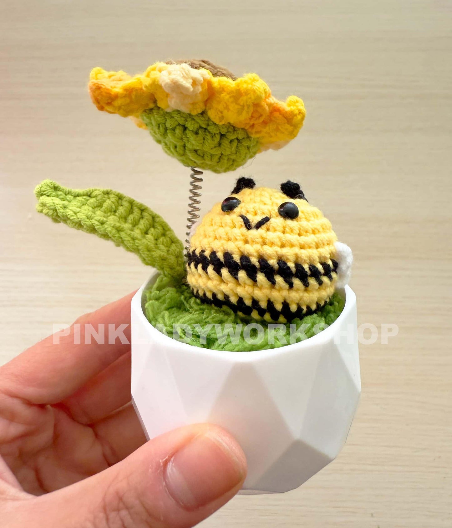 Crochet Frog and Bee Amigurumi: Sunflower Umbrella, Whimsical Decor