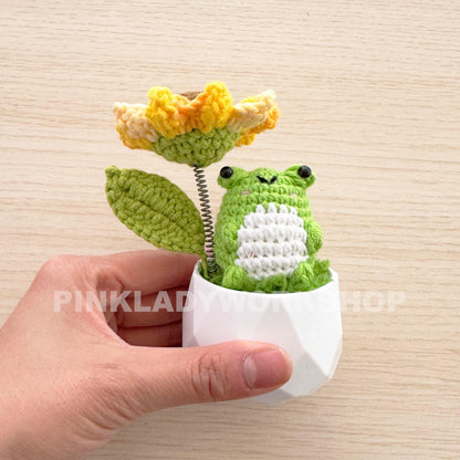Crochet Frog and Bee Amigurumi: Sunflower Umbrella, Whimsical Decor