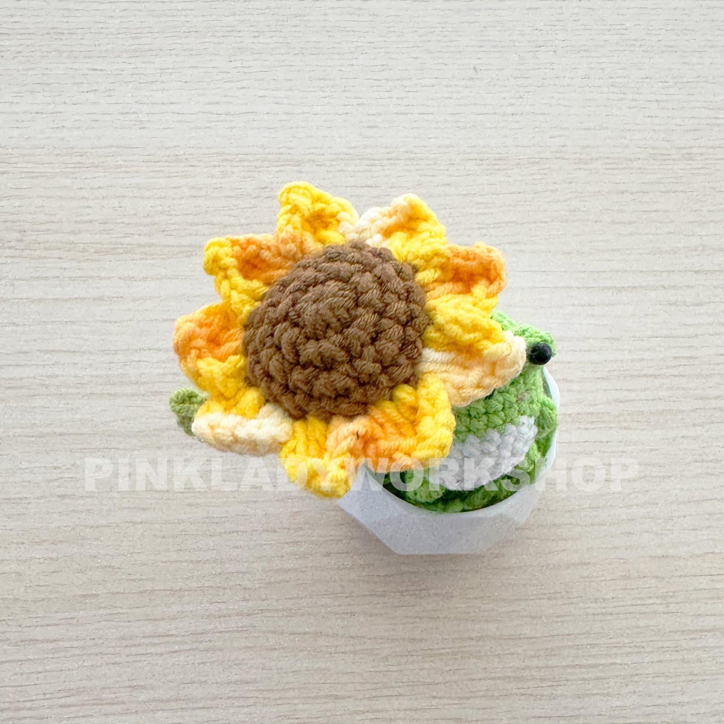 Crochet Frog and Bee Amigurumi: Sunflower Umbrella, Whimsical Decor