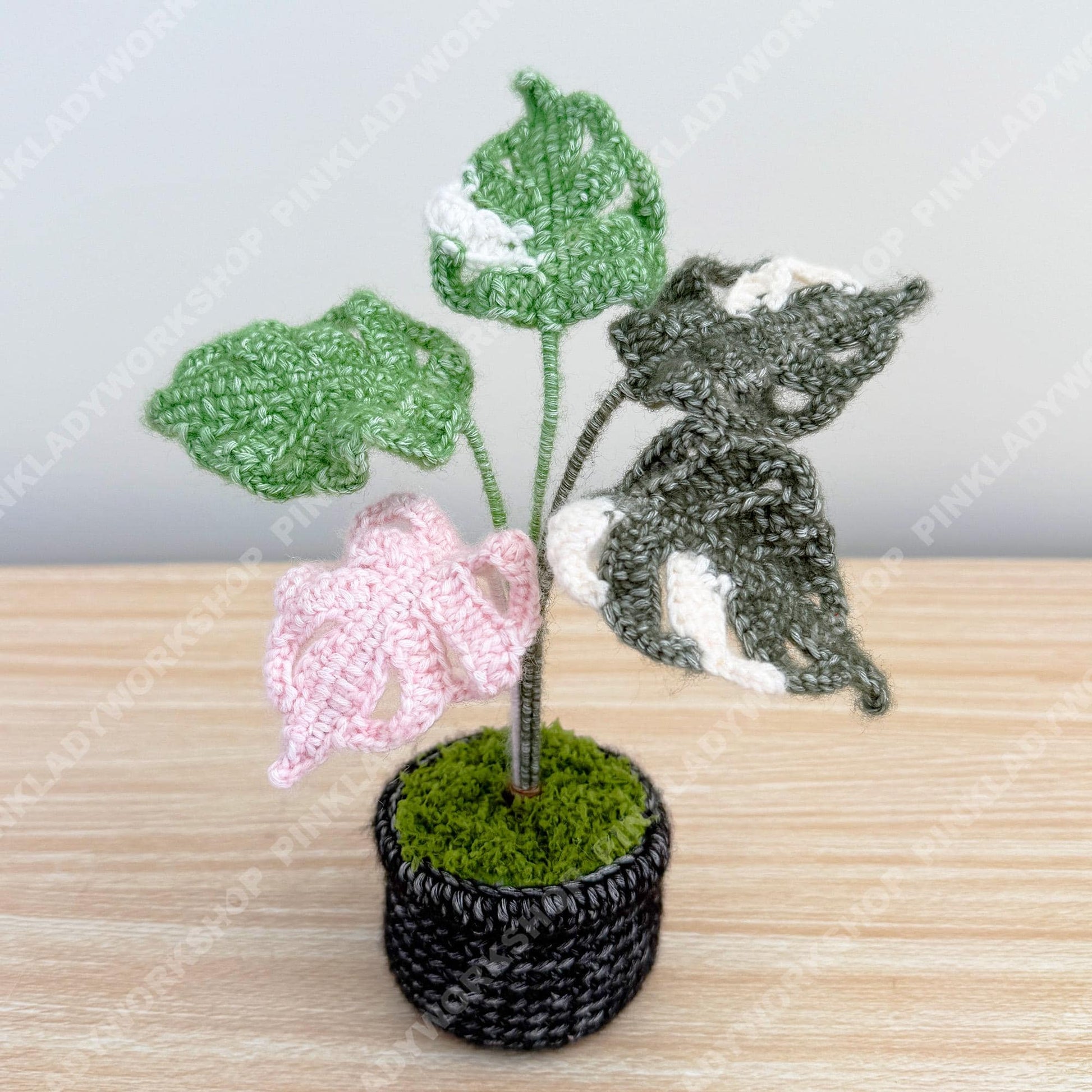 Handmade Crochet Monstera Plant | Yarn Amigurumi, Black Pot
