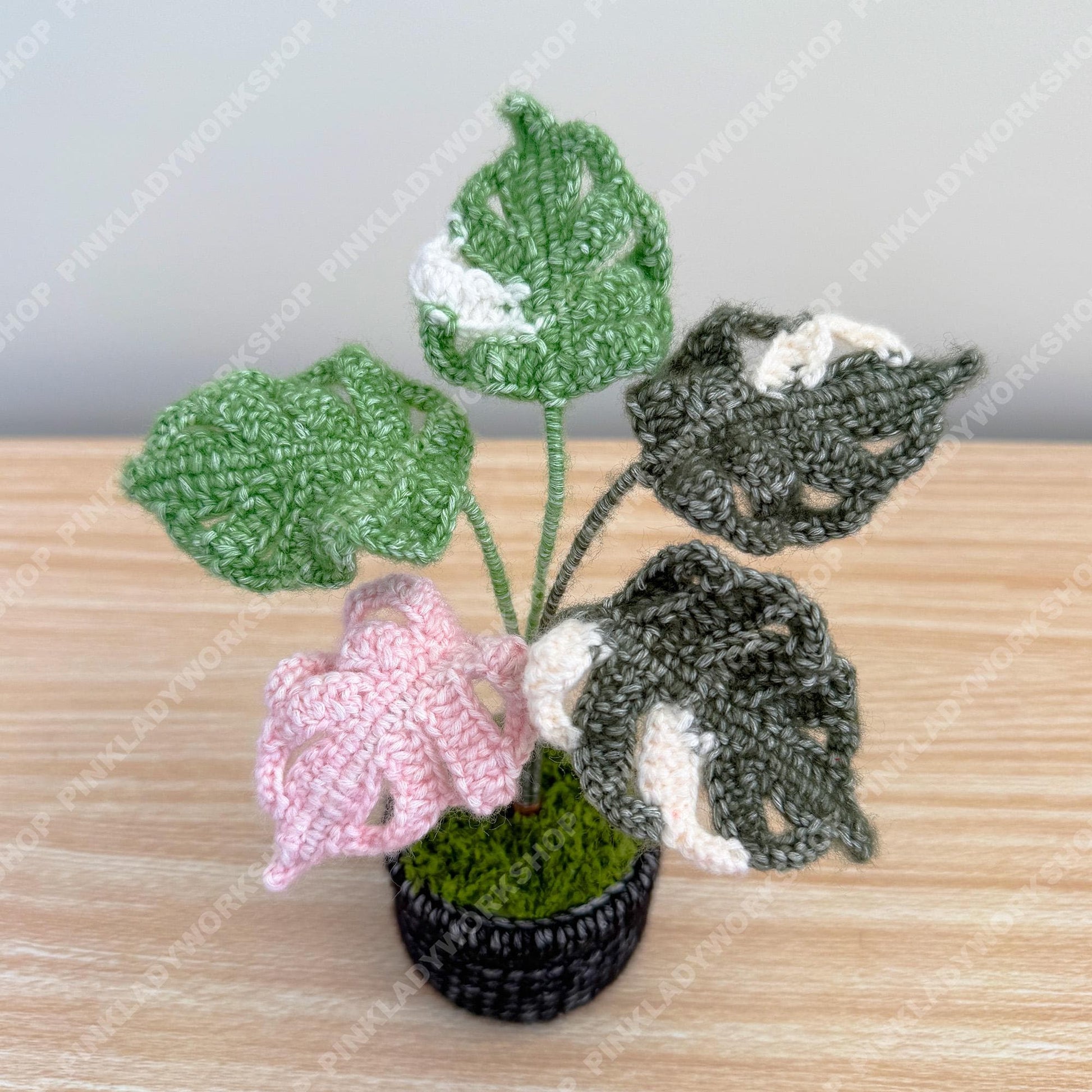 Handmade Crochet Monstera Plant | Yarn Amigurumi, Black Pot