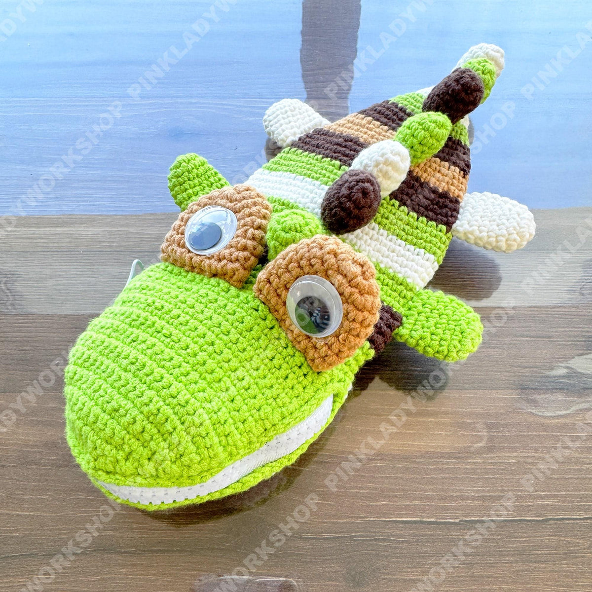 Crocodile Pencil Case: Handmade Crochet Zipper Mouth with Googly Eyes